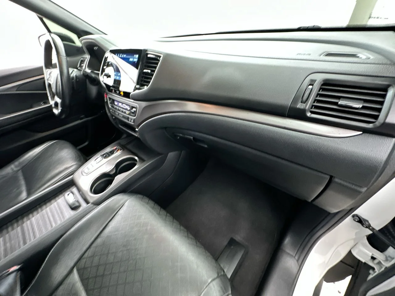 Used 2021 White Honda EX-L image 18