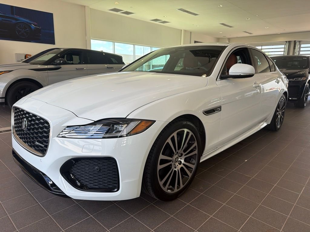 Used 2024 White Jaguar R-Dynamic SE image 1