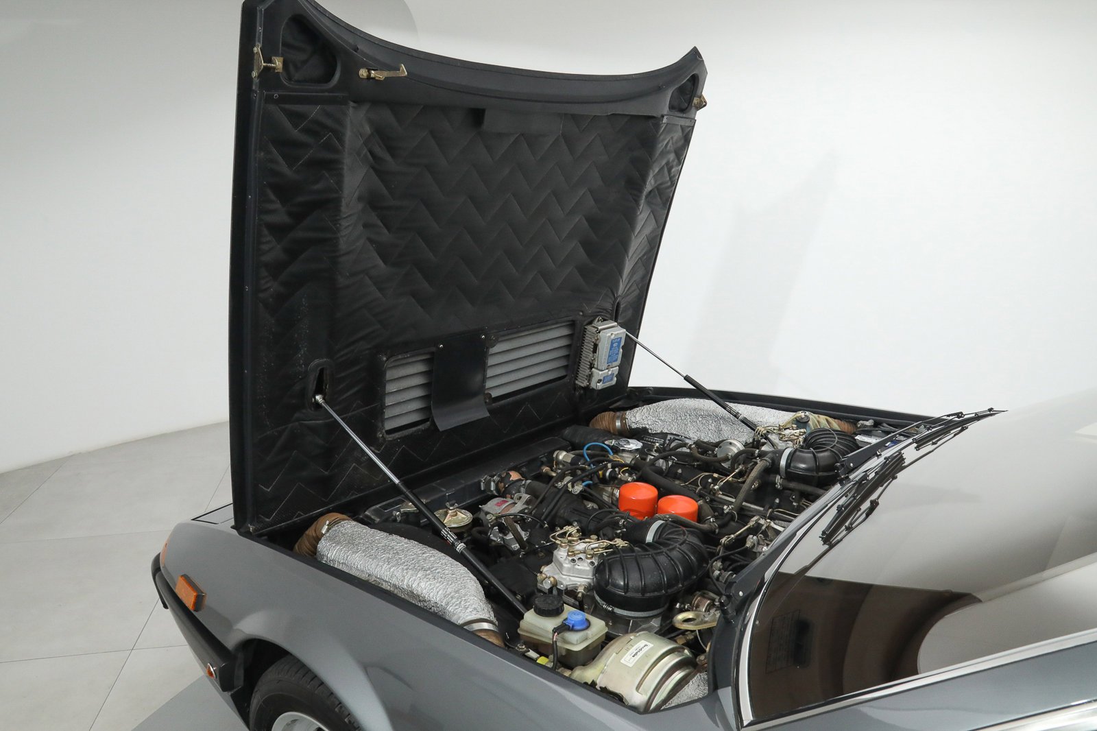Used 1984 Silver Ferrari  image 30