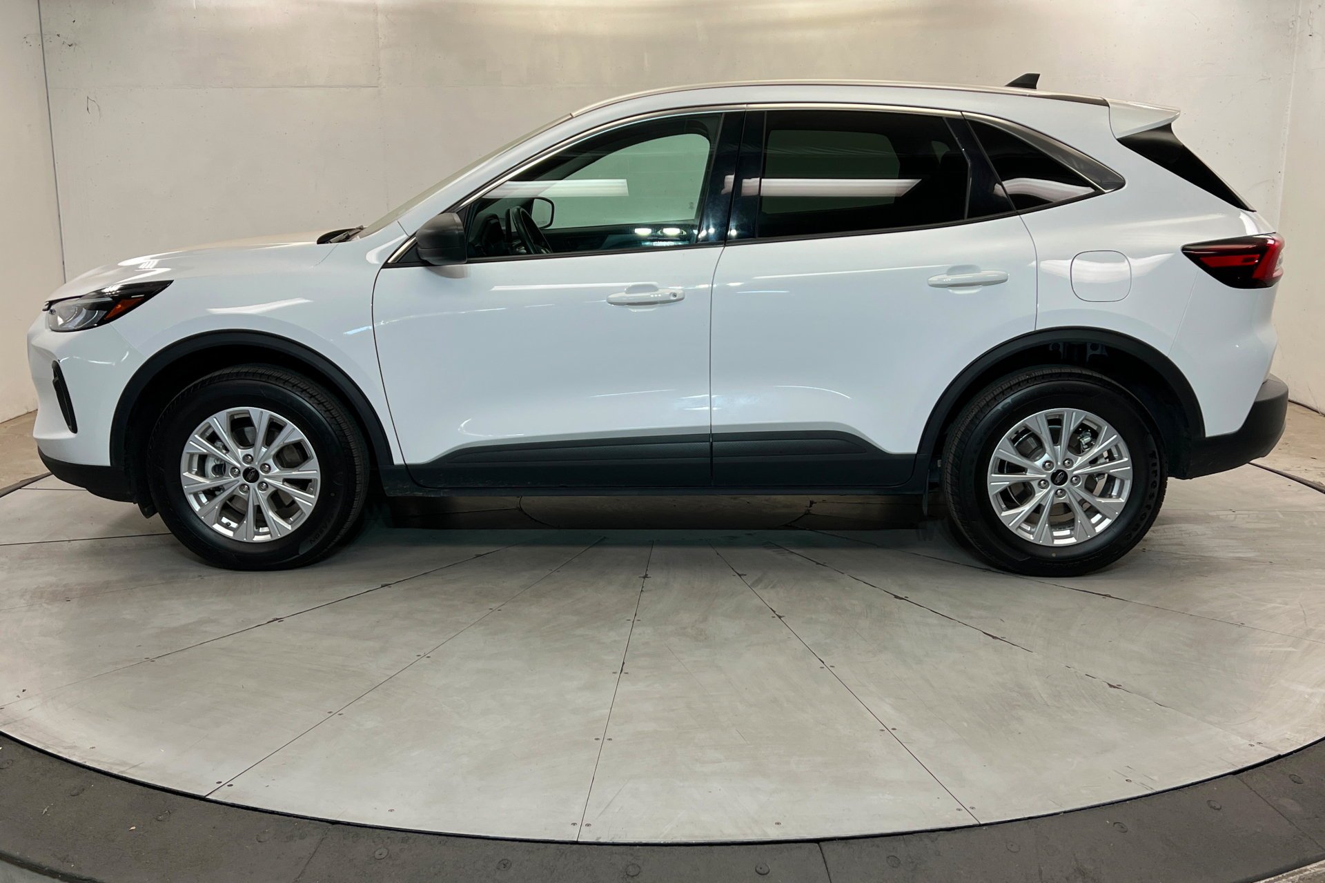 Used 2024 White Ford Active image 2
