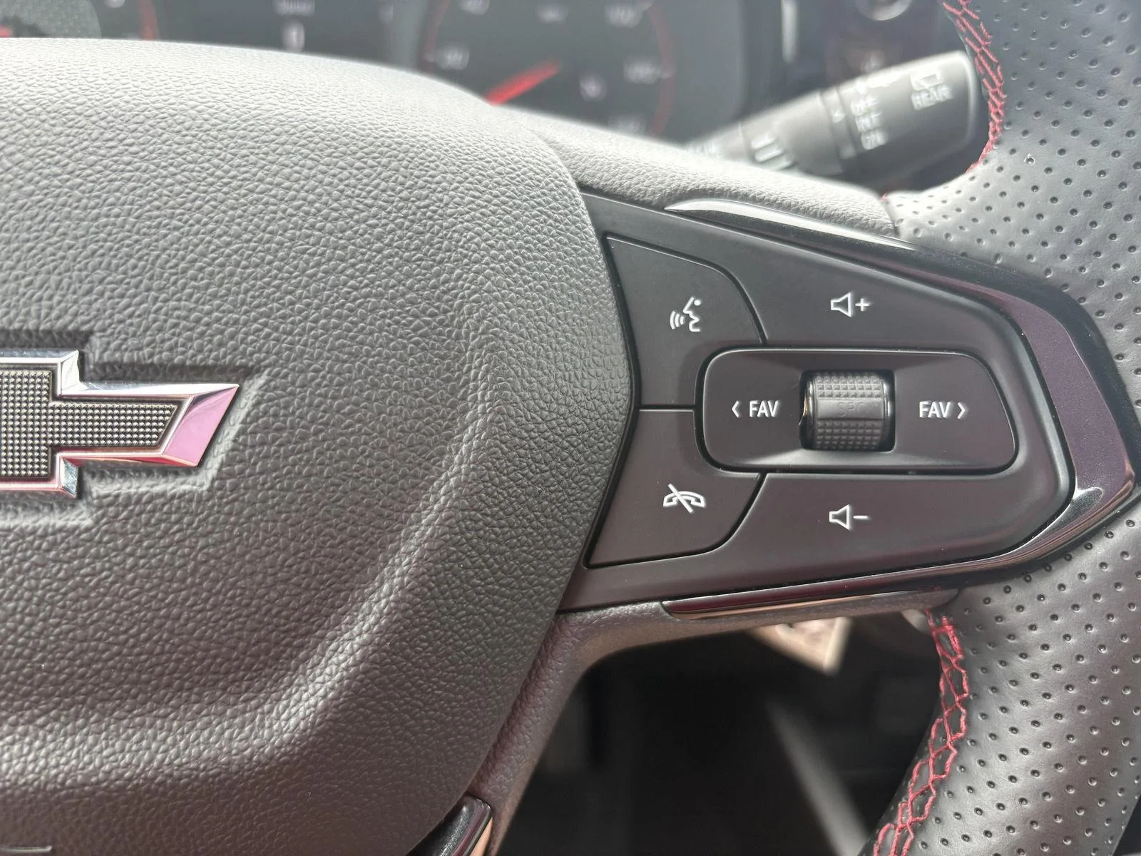 Used 2025 Sterling Gray Metallic Chevrolet 1RS image 24
