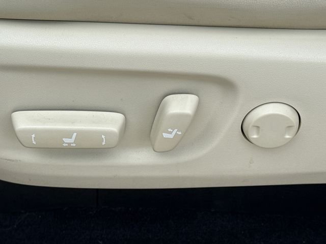 Used 2020 White Lexus 460 image 22