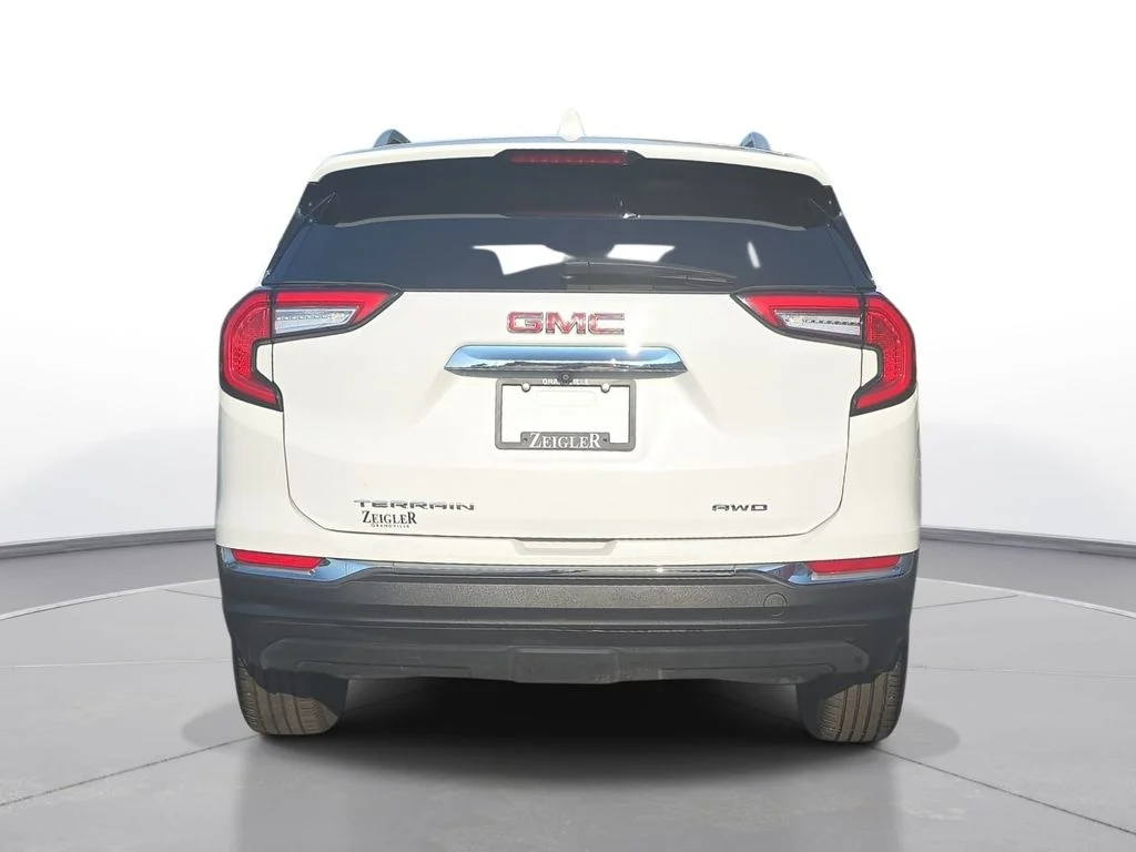 Used 2024 White GMC SLT image 6