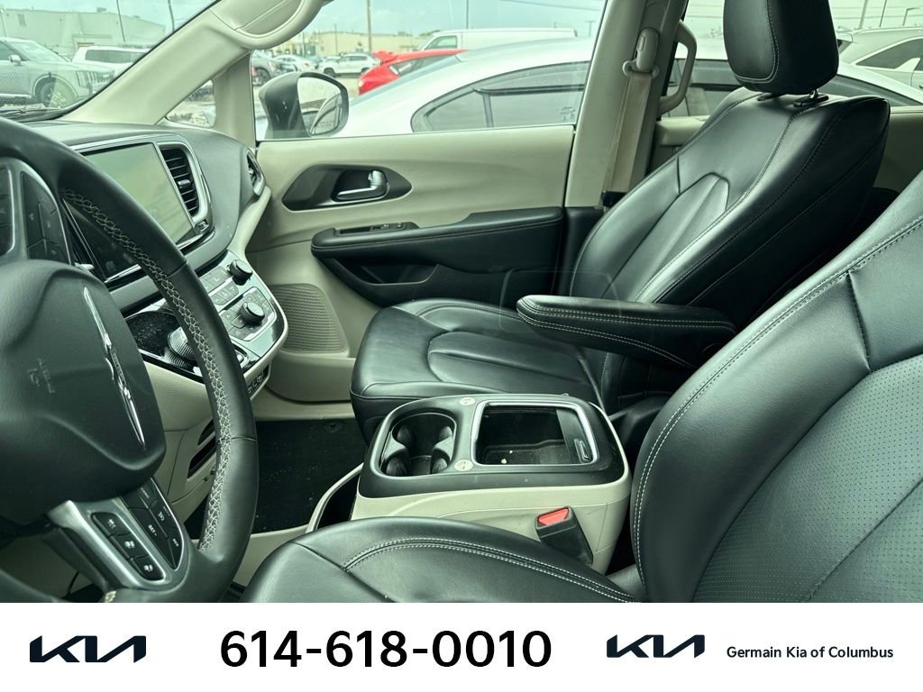 Used 2023 Gray Chrysler Touring L image 7