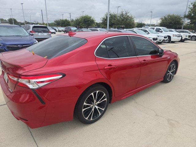 Used 2020 Supersonic Red Toyota SE image 3