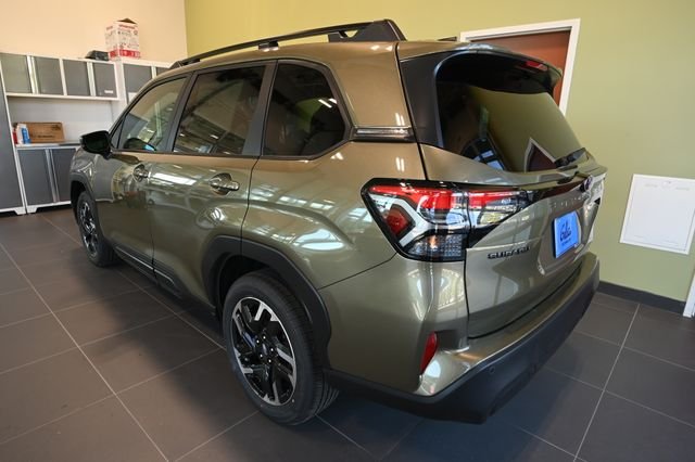 New 2026 AUTUMN GREEN METALLIC Subaru Limited image 11