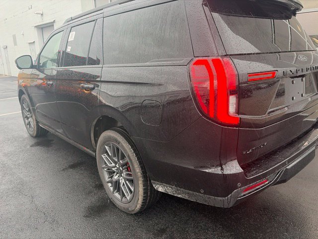 Used 2025 Agate Black Metallic Ford Platinum image 13