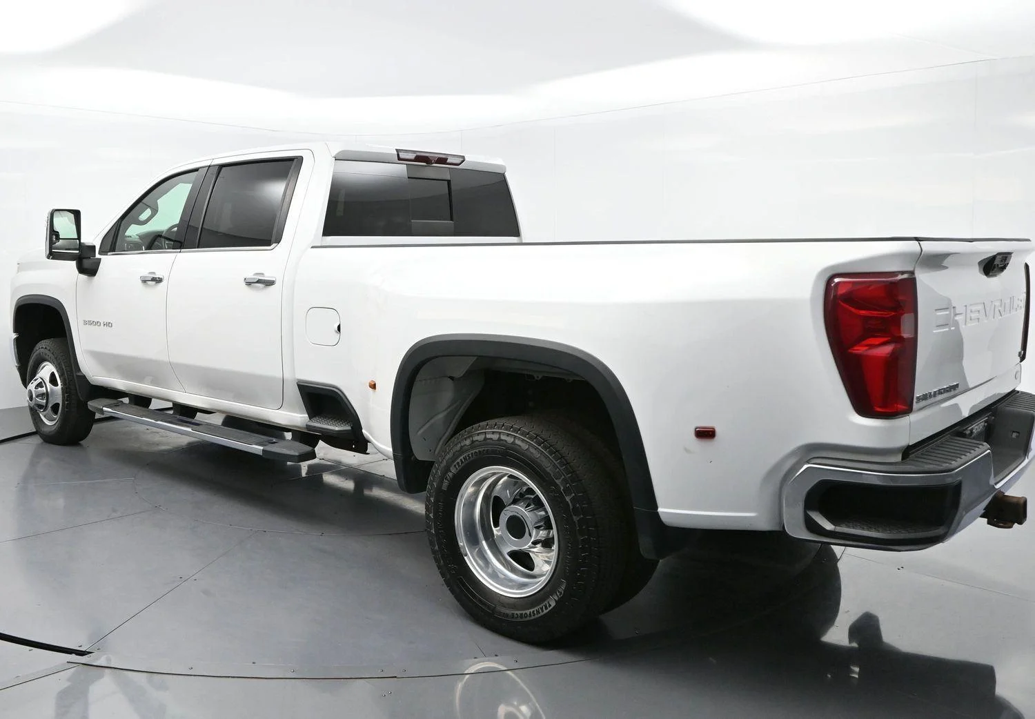 Used 2022 Summit White Chevrolet LTZ image 5