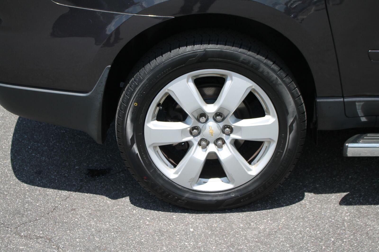 Used 2016 TUNGSTEN METALLIC Chevrolet LT image 32