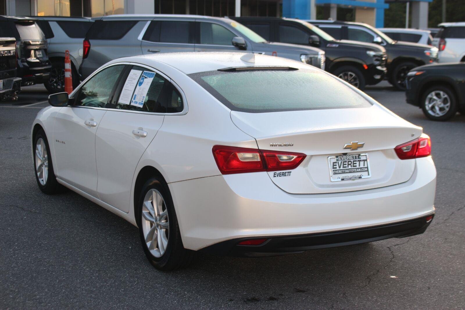 Used 2017 IRIDESCENT PEARL TRICOAT Chevrolet LT image 5