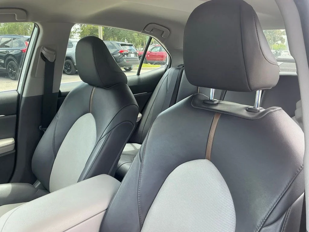 Used 2020 Beige Toyota XLE image 28
