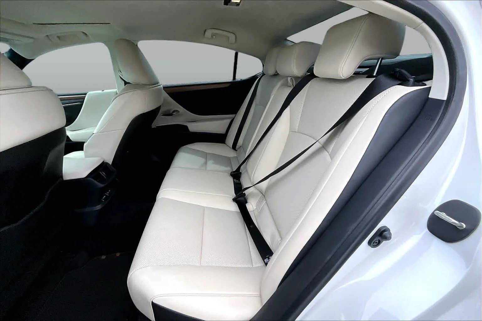 Used 2025 Eminent White Pearl Lexus  image 21
