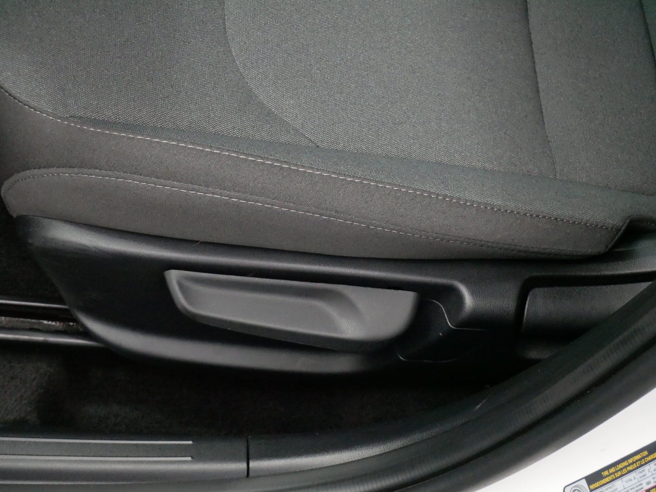 Used 2025 Snow White Pearl Kia LXS image 20