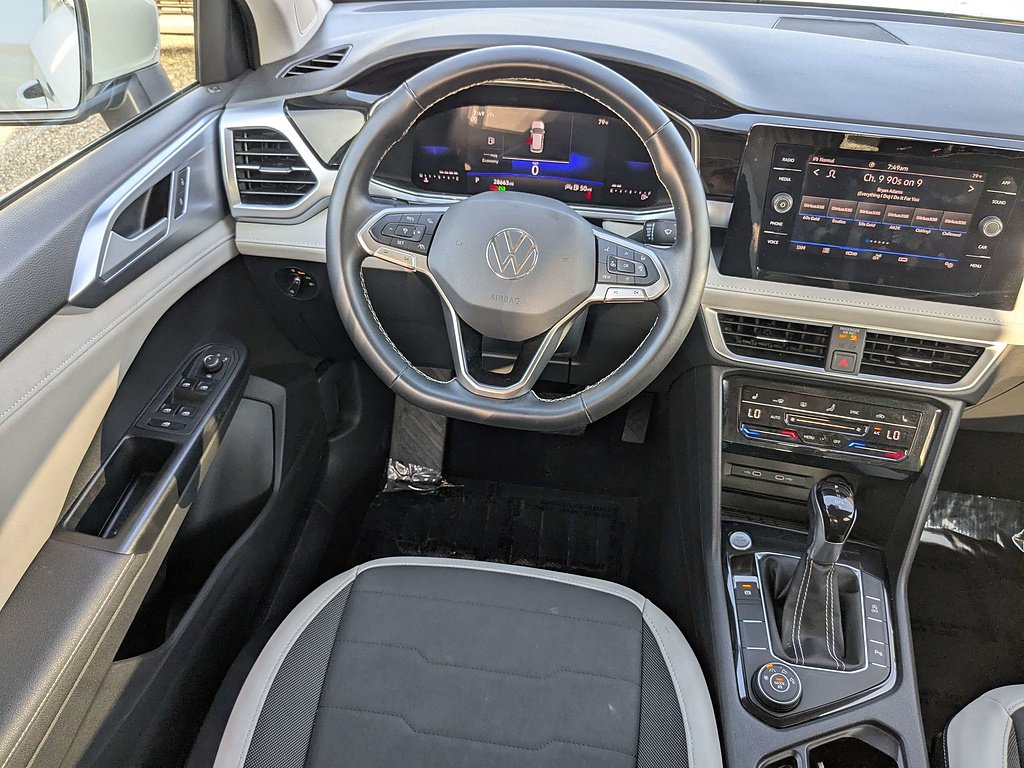2025 Volkswagen Taos SE - Photo 16
