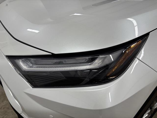 Certified Used 2025 WIND CHILL PEARL Toyota  image 8