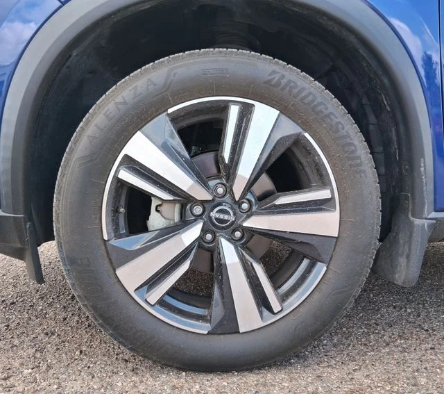 Used 2023 Blue Nissan SL image 27