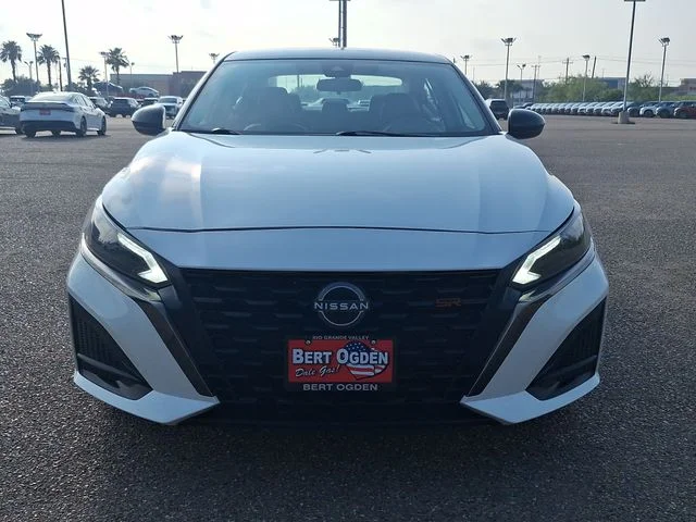 Used 2024 White Nissan 2.5 SR image 2