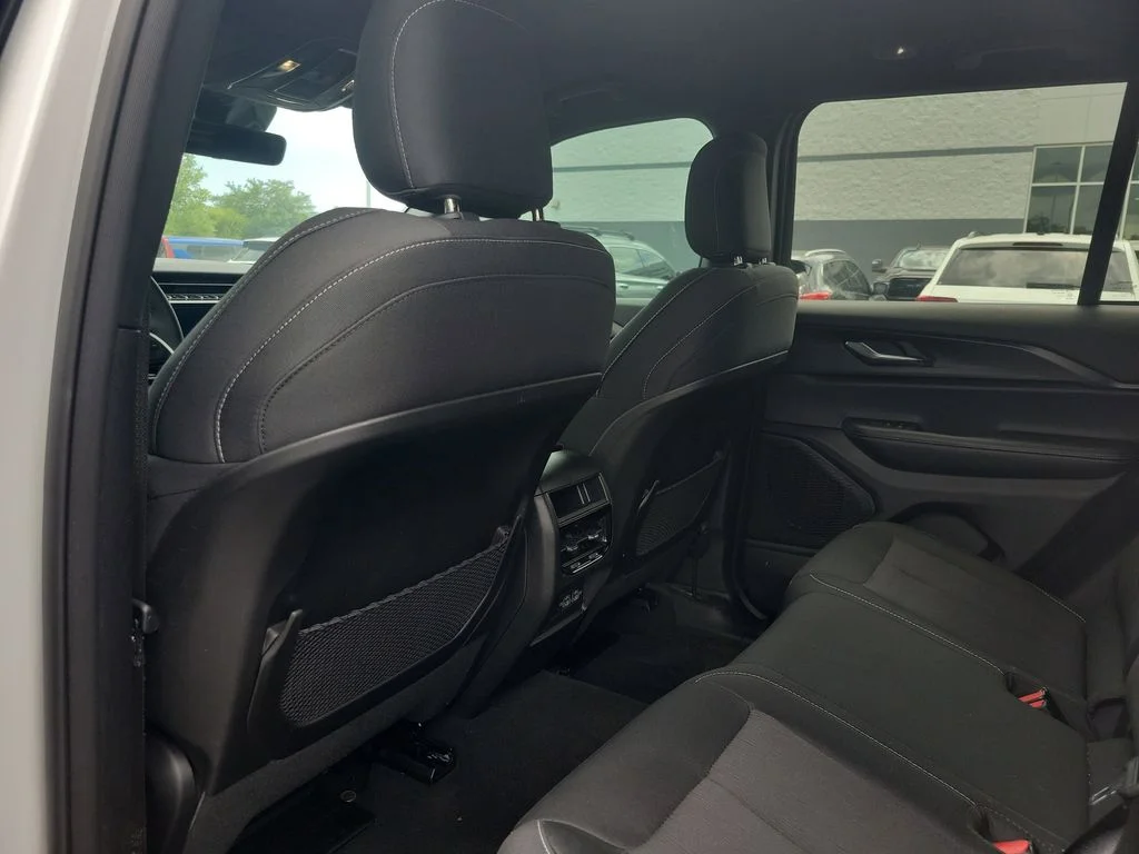 Used 2025 White Jeep Laredo image 9