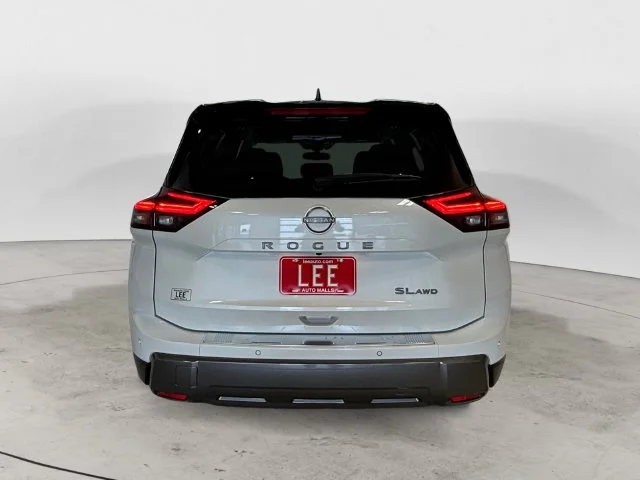 Used 2024 White Nissan SL image 4