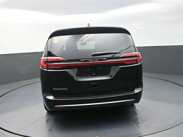 New 2027 Diamond Black Crystal Pearl-Coat Exterior Paint Chrysler Select image 8