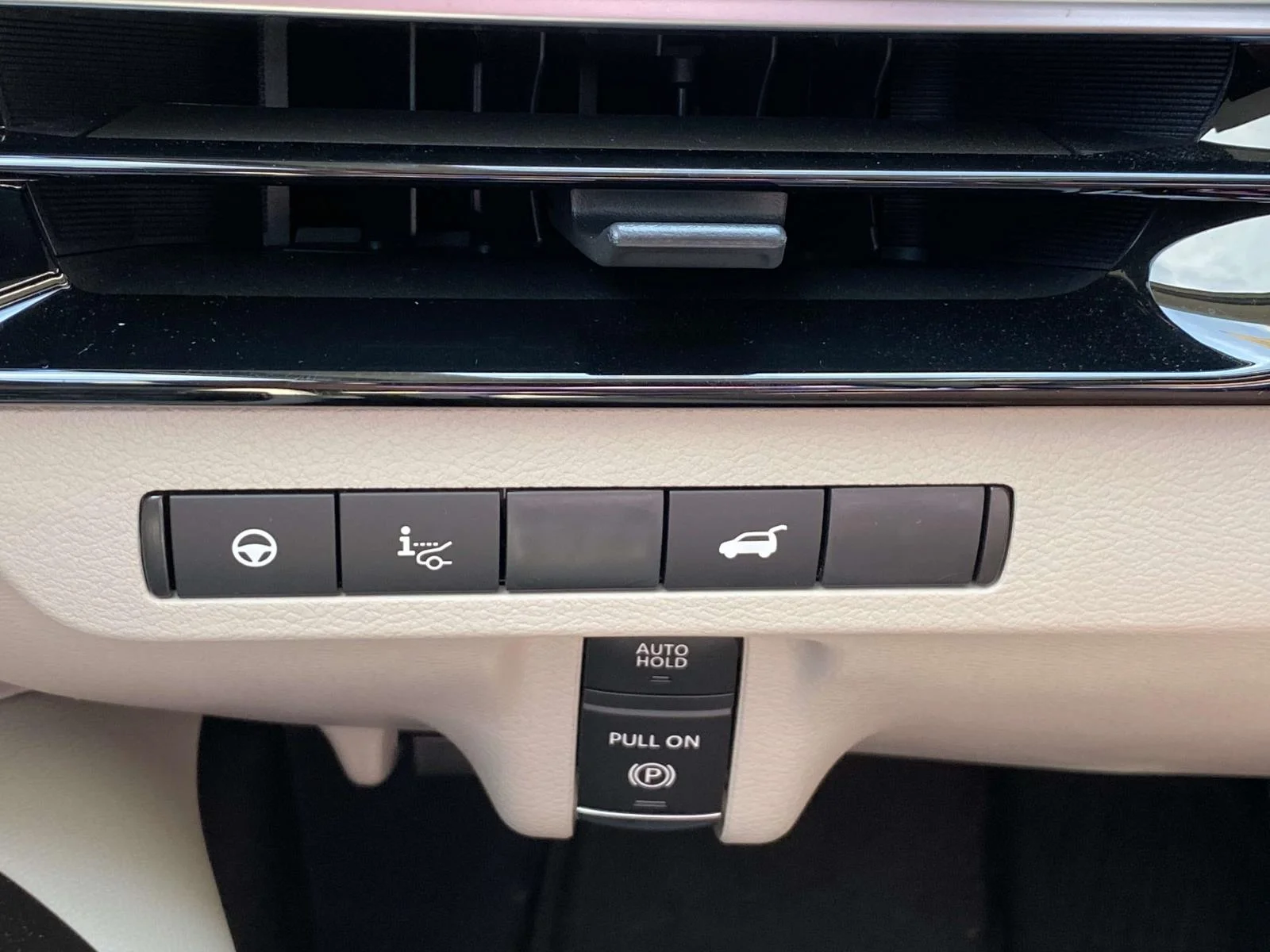 Used 2026 Champagne Silver Metallic Nissan Platinum image 28
