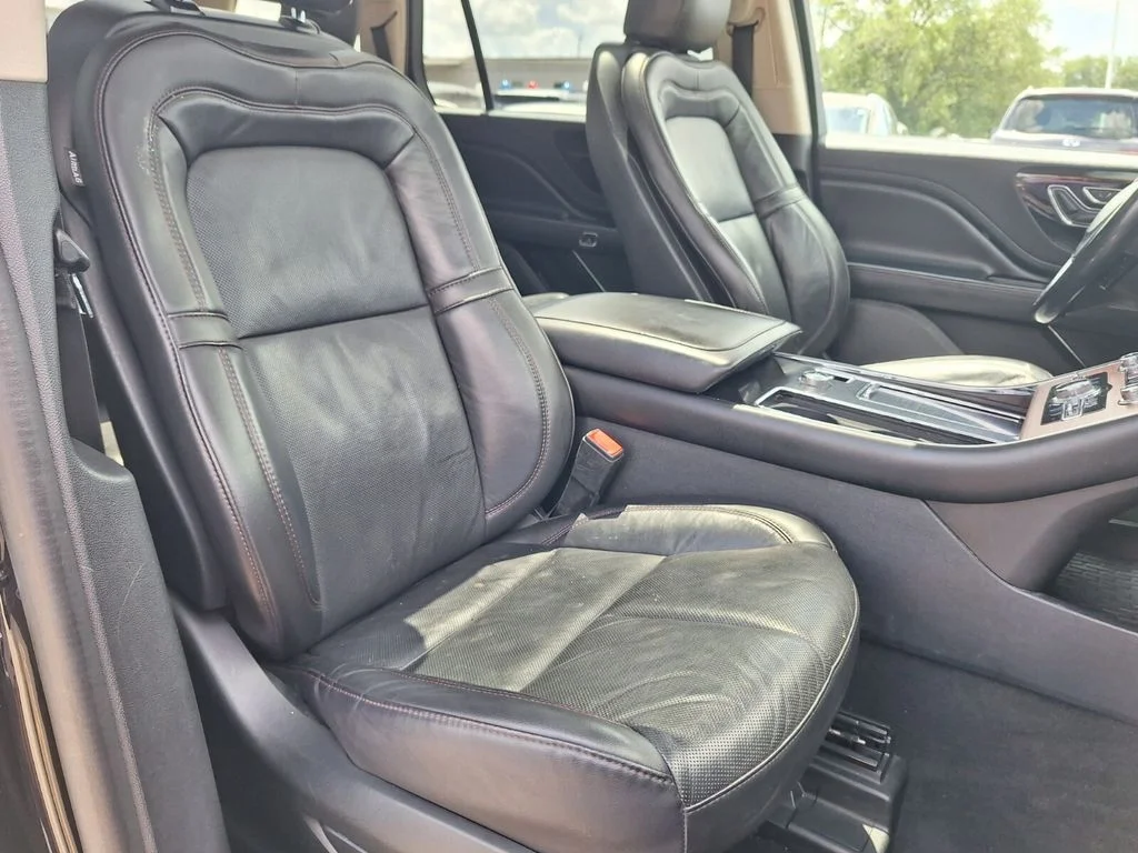 Used 2022 Black Lincoln Reserve image 32