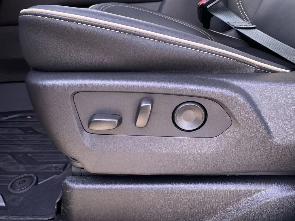Used 2026 Onyx Black GMC Elevation image 33
