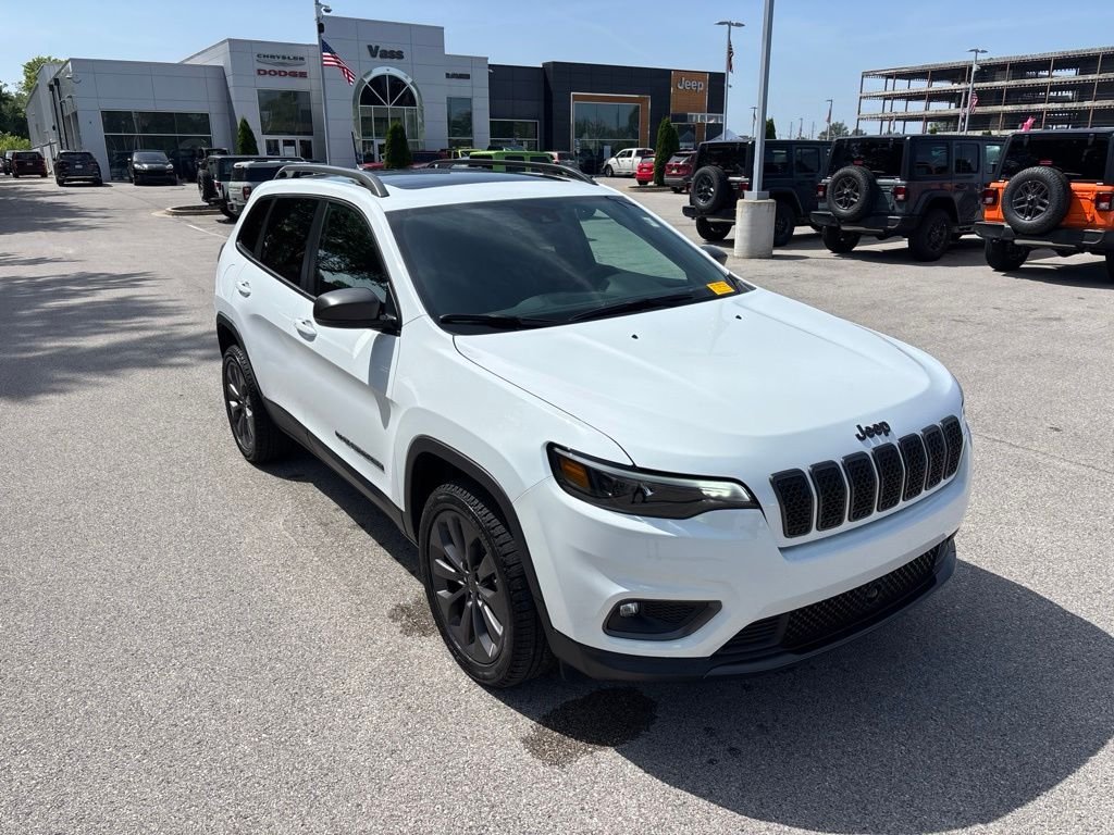 Certified Used 2021 White Jeep Latitude Lux image 7