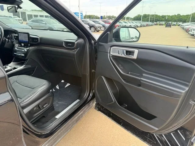 Used 2020 Black Ford Limited image 50