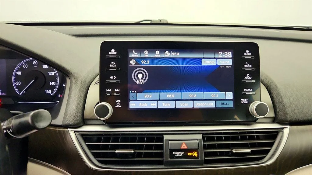 Used 2020 Platinum White Pearl Honda EX-L 1.5T CVT image 18