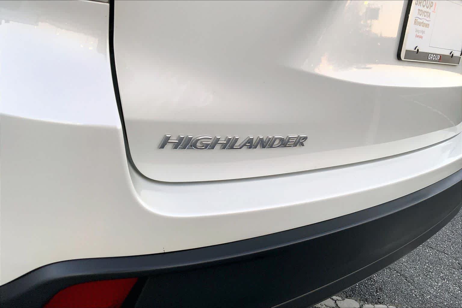 Used 2019 Blizzard Pearl Toyota LE Plus image 28