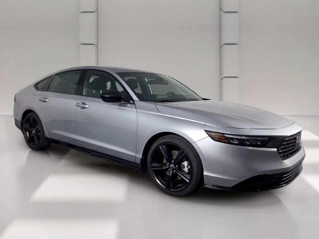 Used 2025 Solar Silver Metallic Honda Sport-L image 2