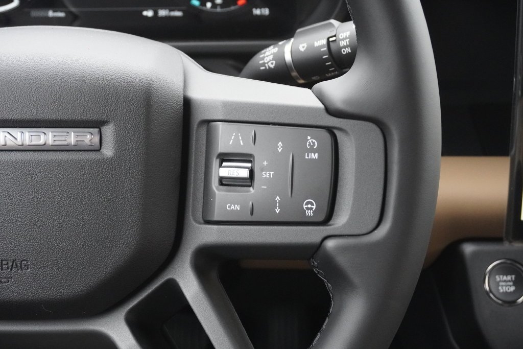 New 2026 Fuji White Land Rover X-Dynamic SE image 13