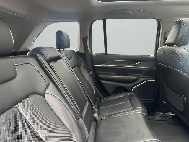 Used 2022 White Jeep 4xe image 39