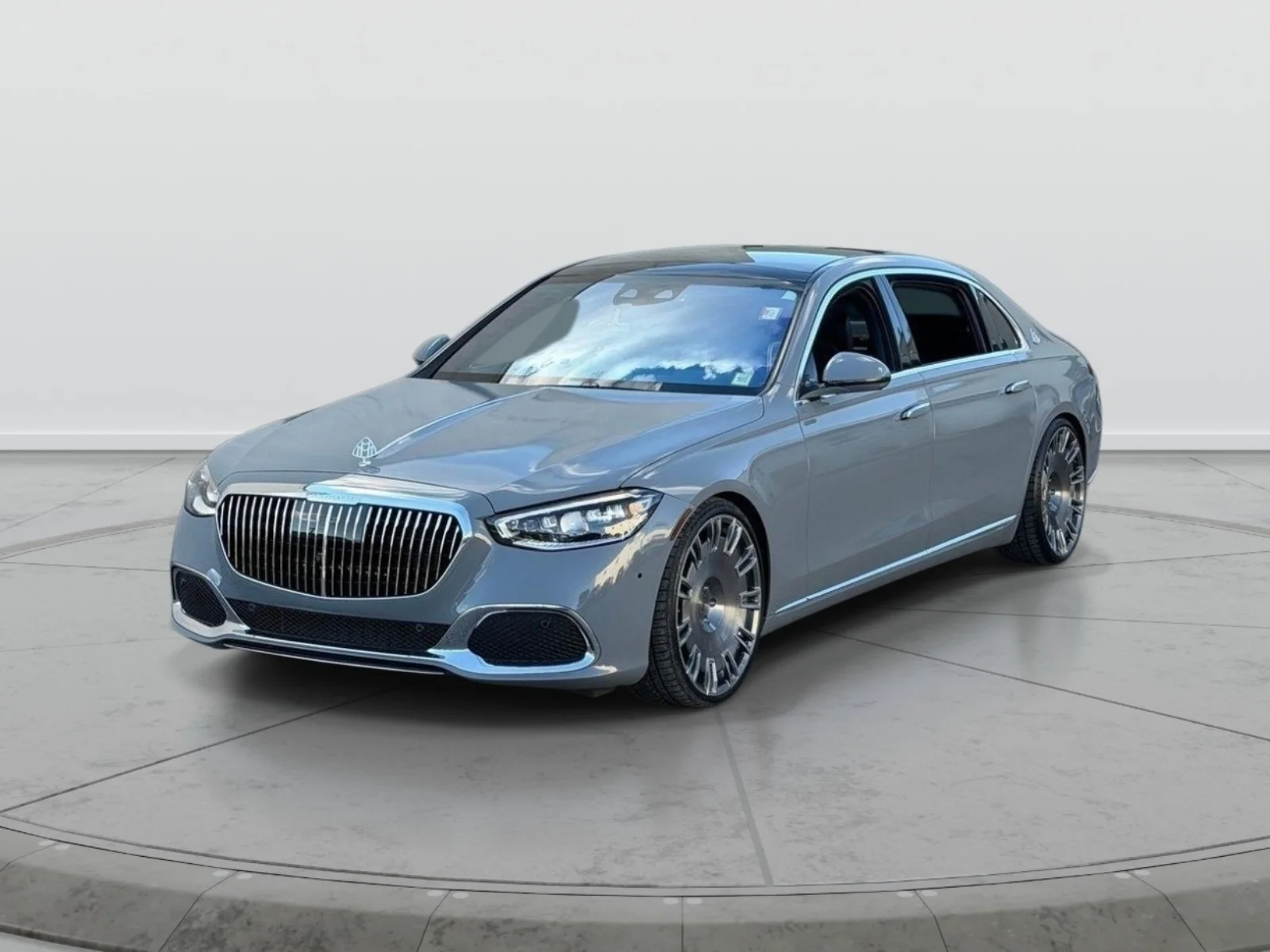 Used 2022 Gray Mercedes-Benz Maybach S 580 image 3