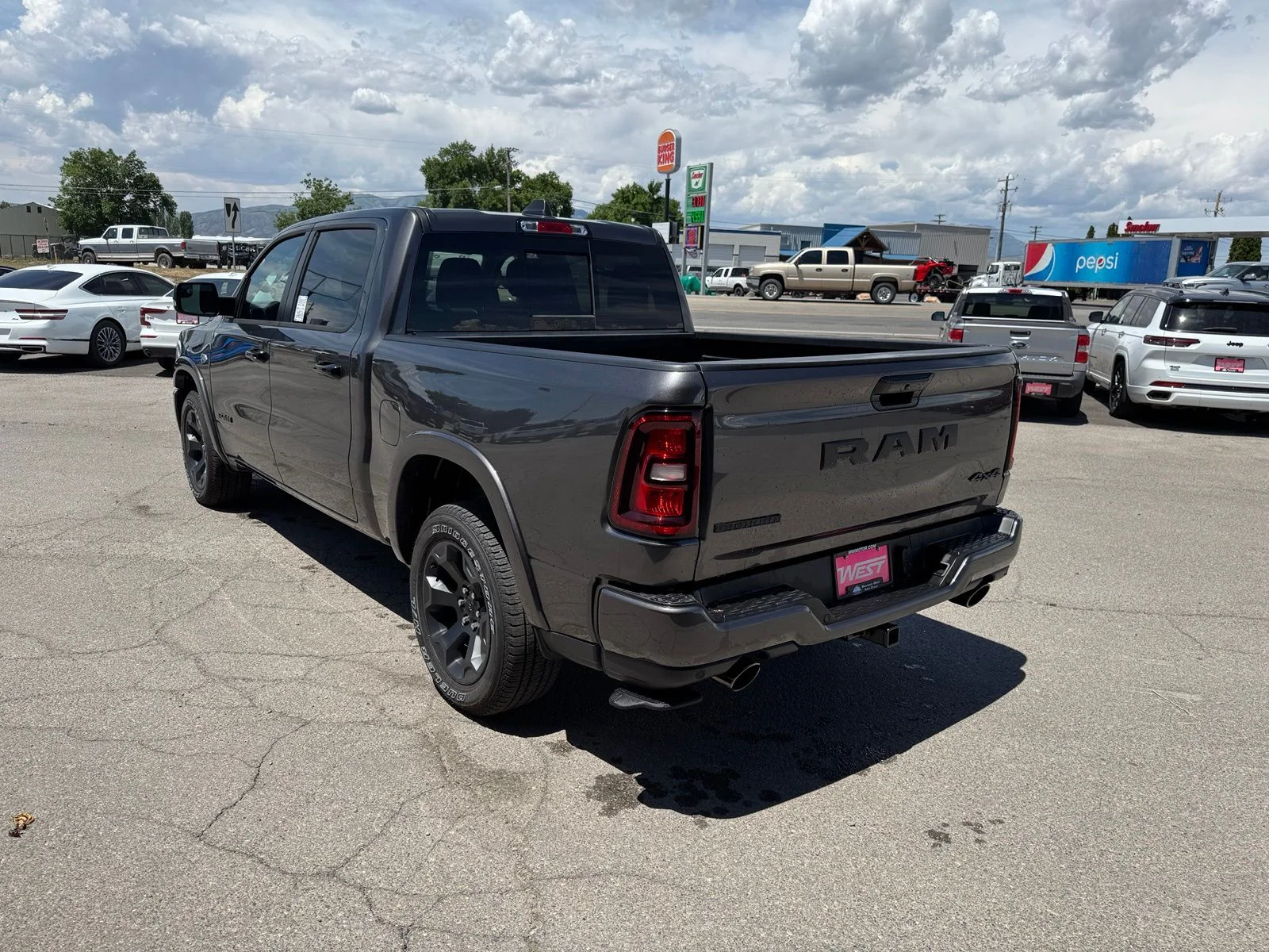 New 2026 Granite Crystal Metallic Clearcoat RAM Big Horn/Lone Star image 10