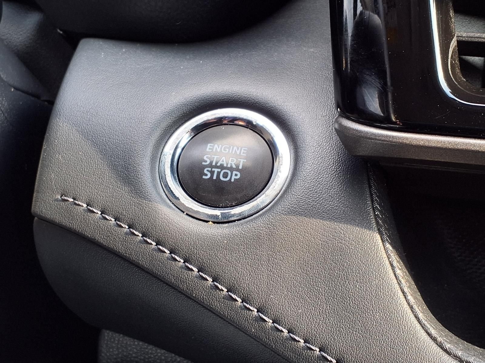 Used 2022 Pearl Toyota L image 15
