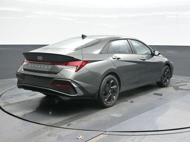 New 2026 Gray Hyundai SEL Sport Plus image 9