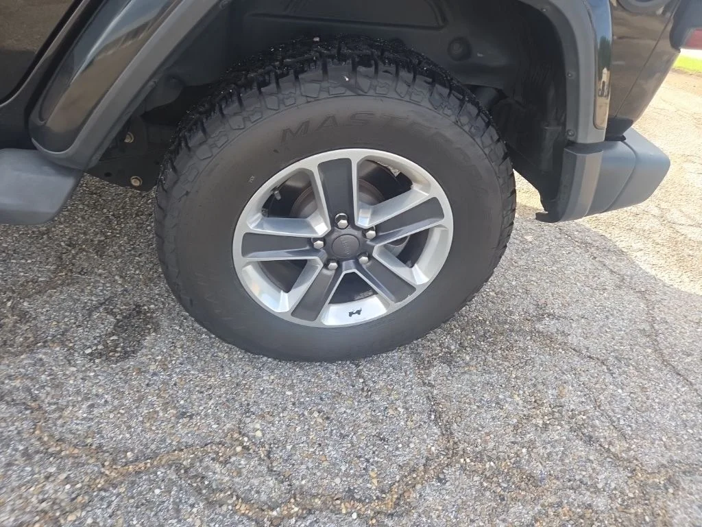 Used 2018 Black Jeep Unlimited Sahara image 19