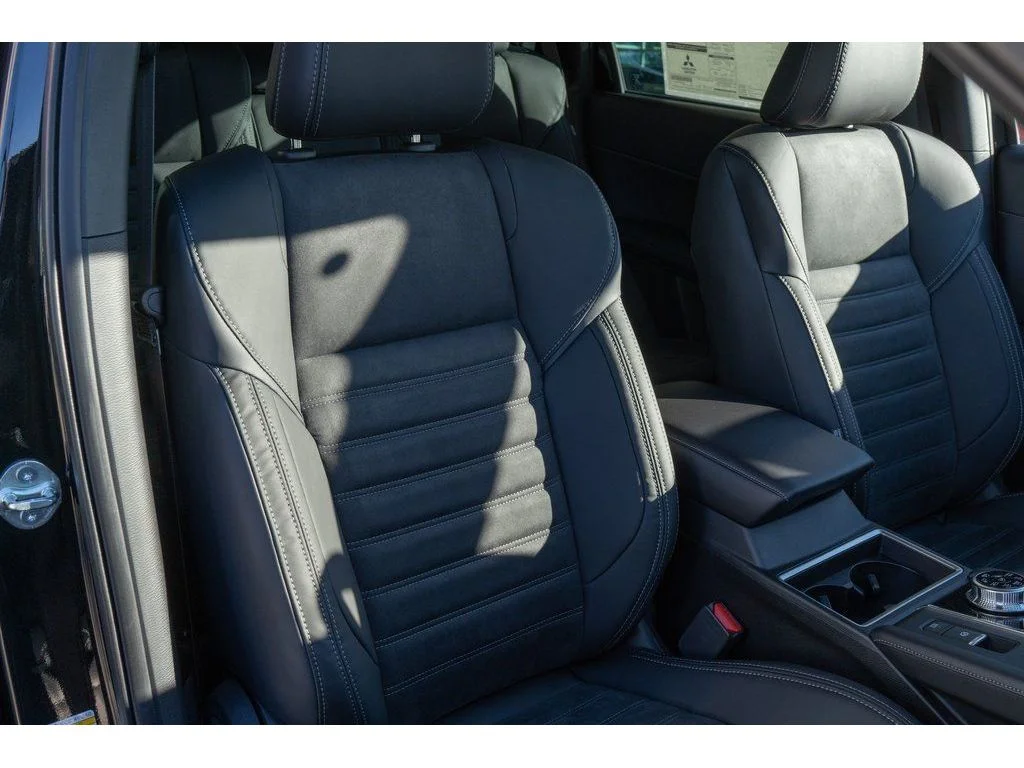 2025 Mitsubishi Outlander Plug-in Hybrid SE - Photo 18