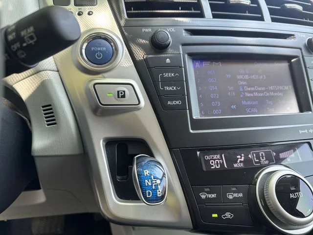 Used 2014 Silver Toyota Three image 23