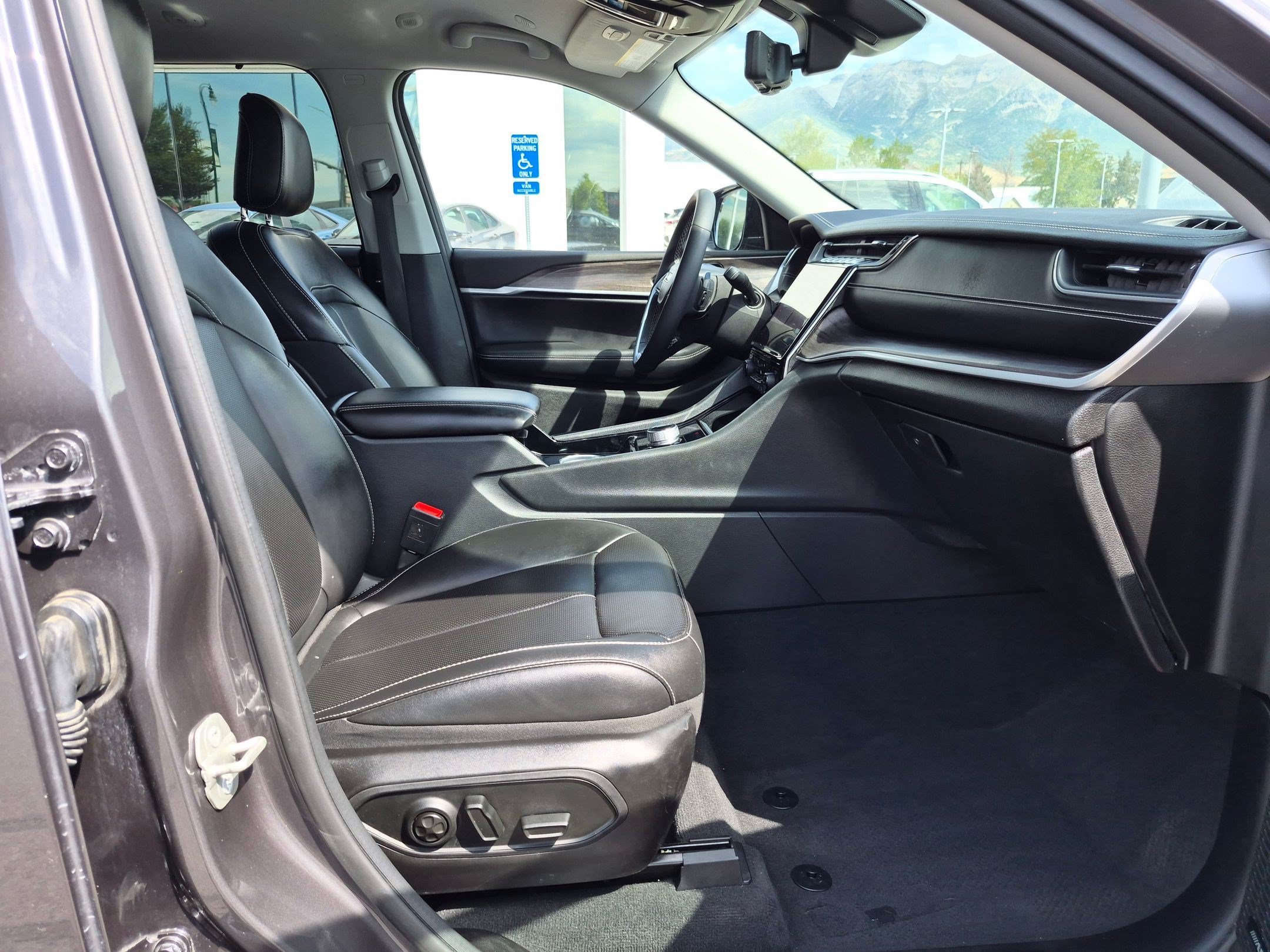 Used 2023 Baltic Gray Metallic Clearcoat Jeep Limited image 30