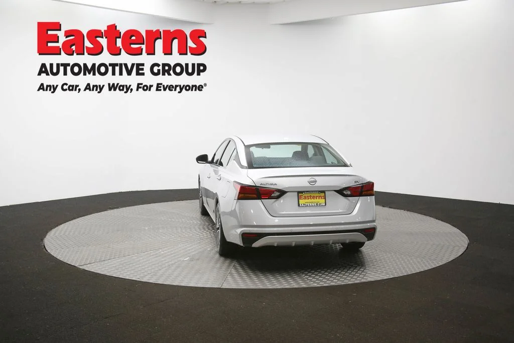 Used 2023 Silver Nissan 2.5 SV image 35