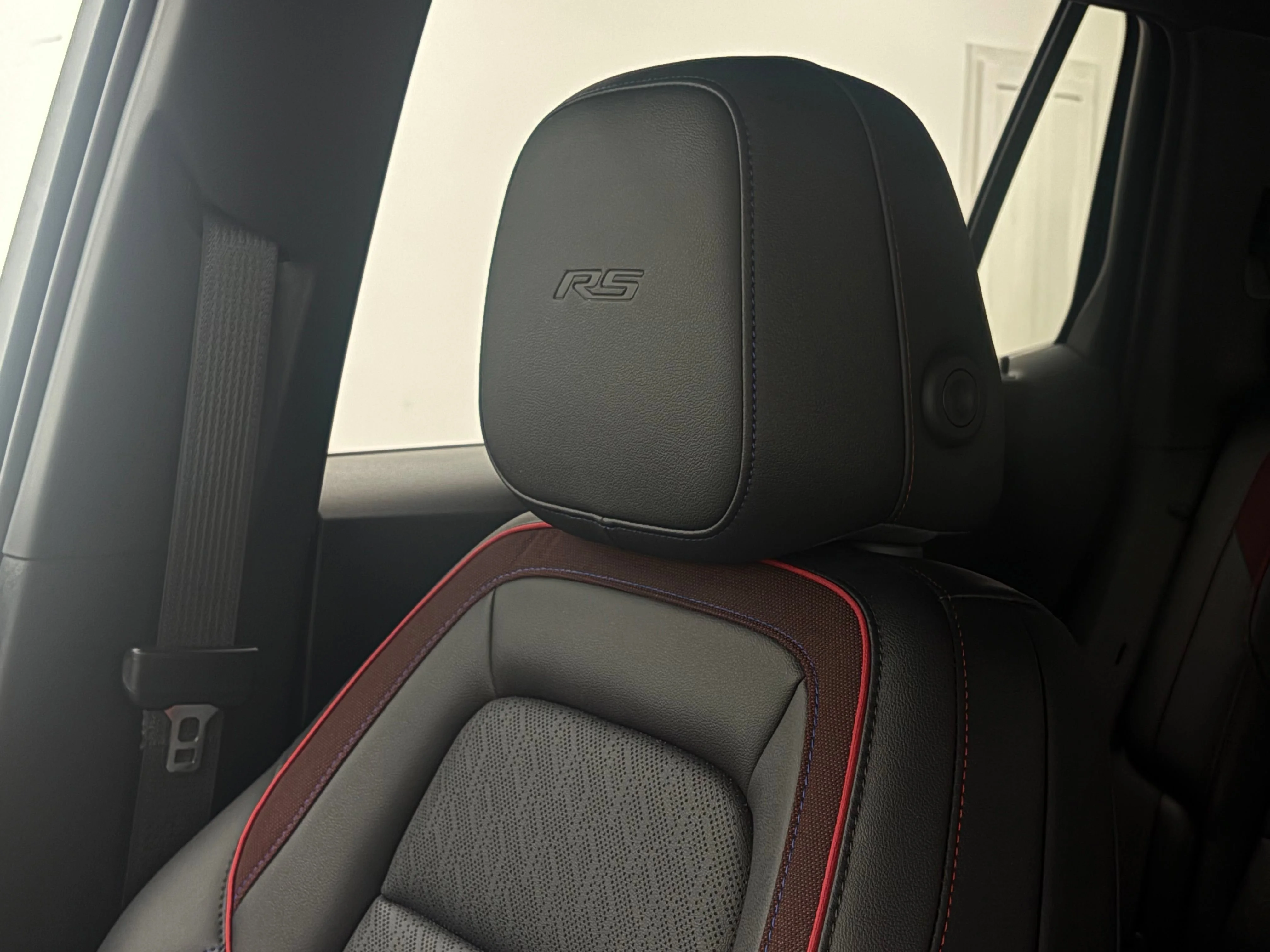 Used 2025 Reef Blue Metallic Chevrolet RS image 39