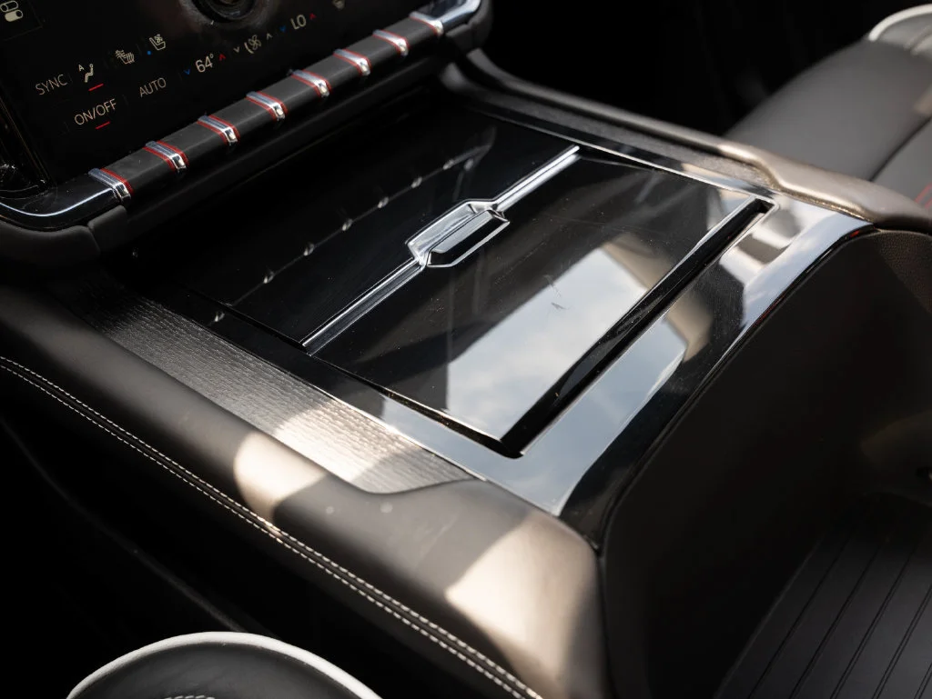 Used 2025 Onyx Black GMC AT4 Ultimate image 40
