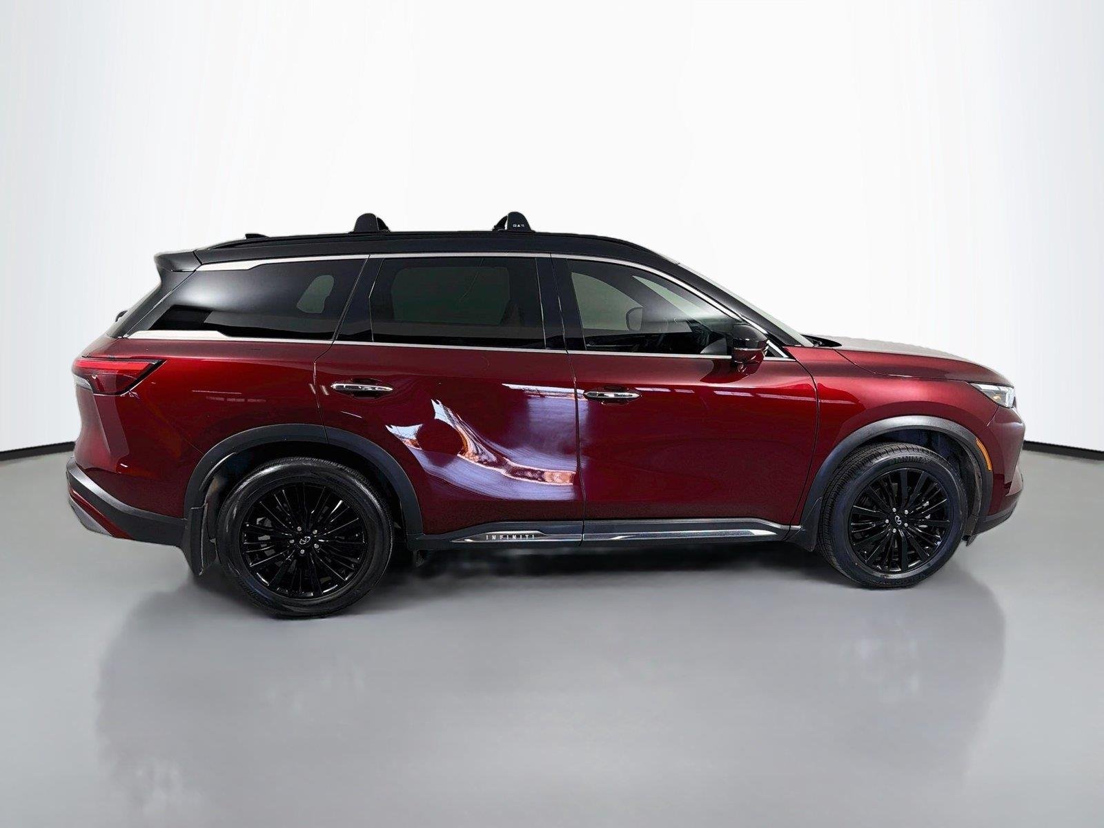 Used 2025 Deep Bordeaux/Black Obsidian INFINITI AUTOGRAPH image 4