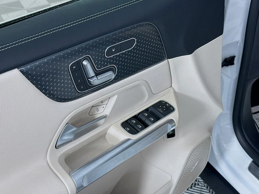 Certified Used 2025 Polar White Mercedes-Benz GLB 250 image 18