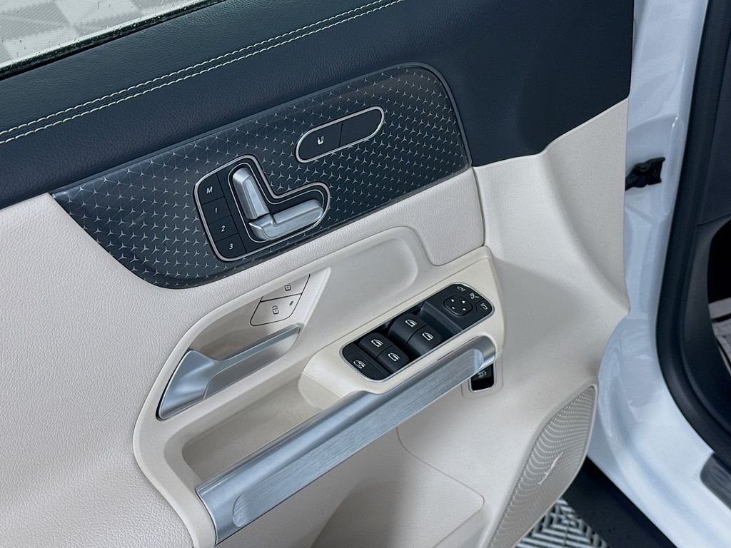 Used 2025 White Mercedes-Benz GLB 250 image 18