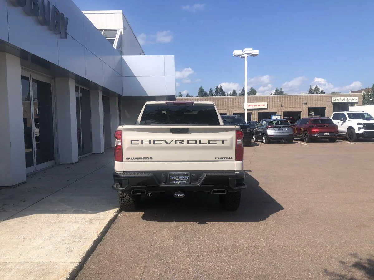 New 2026 White Chevrolet 4wd Crew Cab 147 image 7