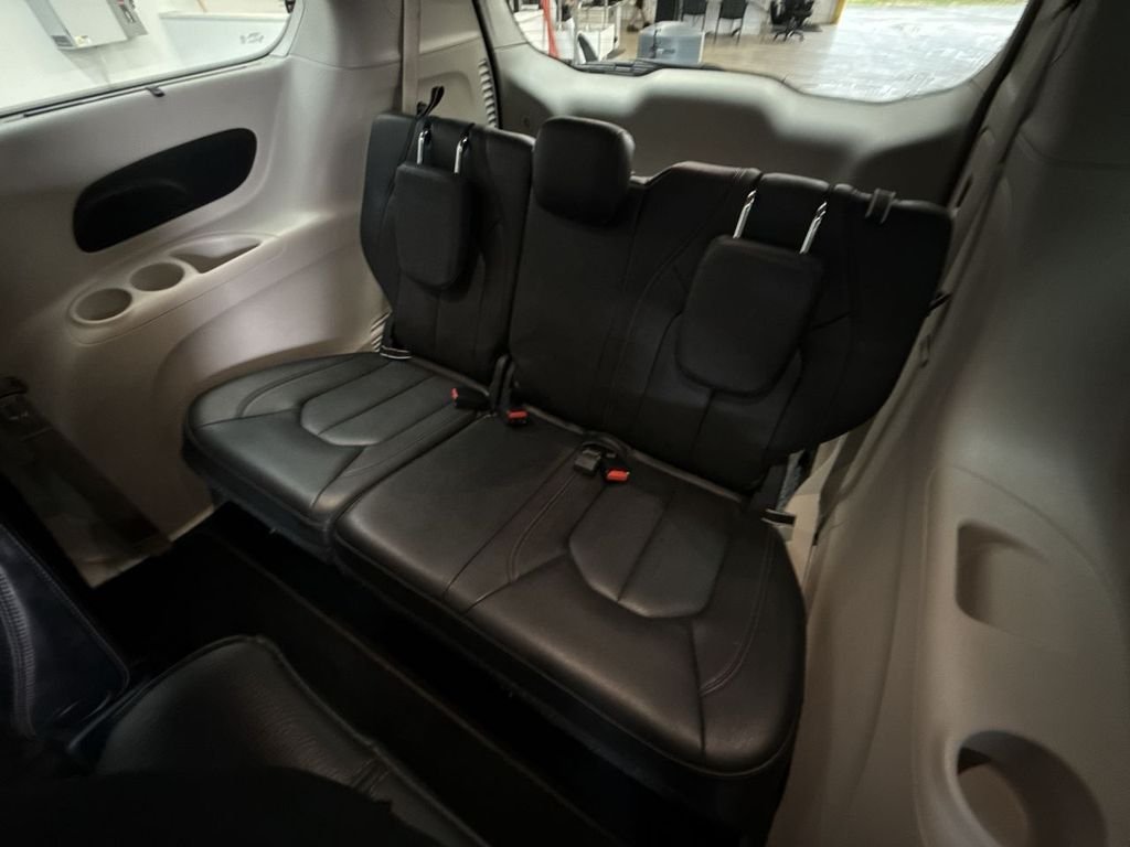 Used 2020 Crystal Metallic Chrysler Touring L image 20